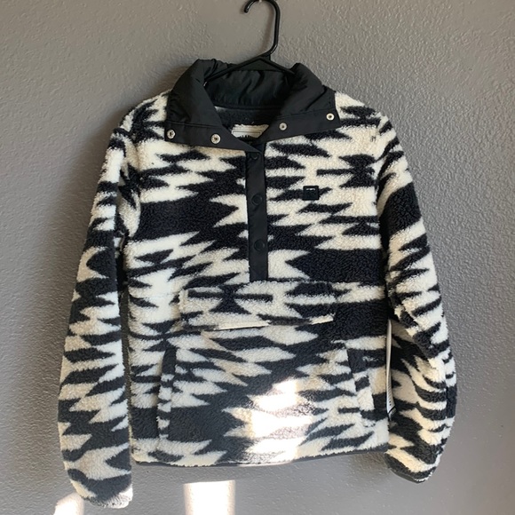 Billabong Jackets & Blazers - Billabong pull over